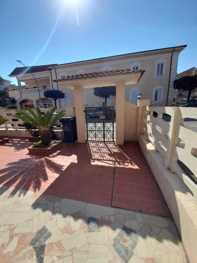 Bouganville Casa Vacanza Ambiente Climatizzato Con Wi Fi Pineto Exterior photo