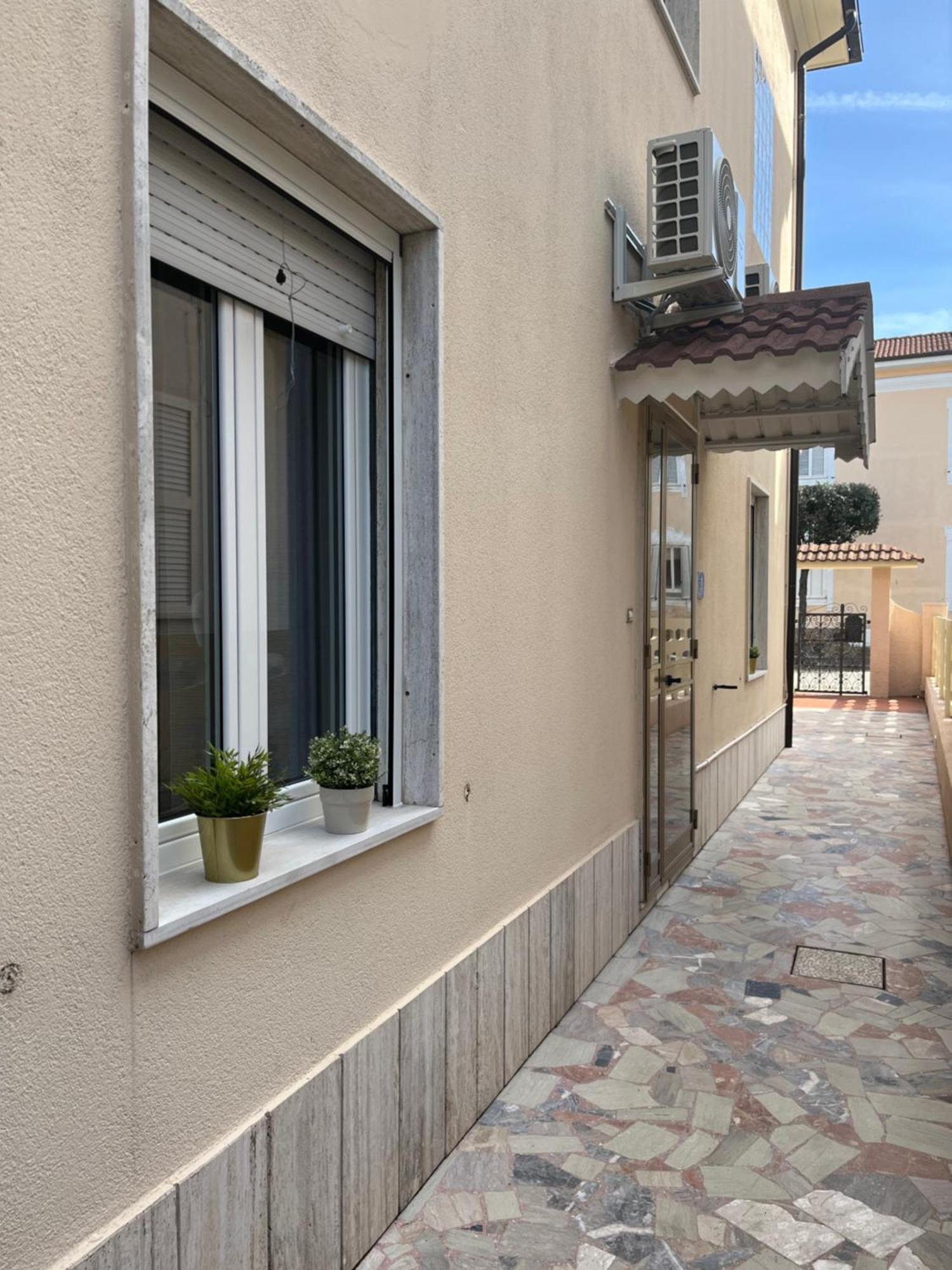 Bouganville Casa Vacanza Ambiente Climatizzato Con Wi Fi Pineto Exterior photo