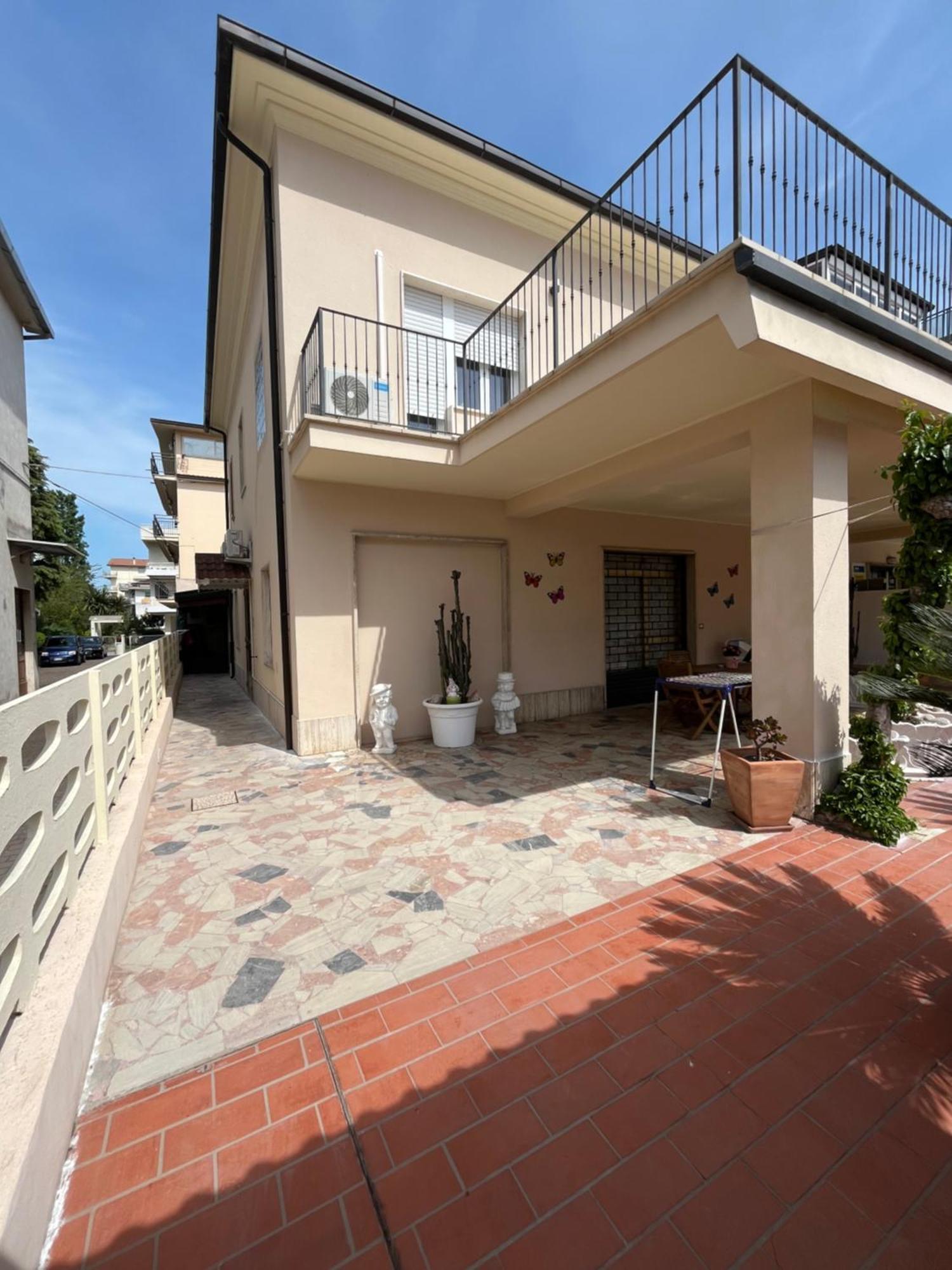Bouganville Casa Vacanza Ambiente Climatizzato Con Wi Fi Pineto Exterior photo